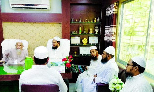 ইত্তেহাদ ট্রাভেলস-এর হেড অফিসে উপস্থিত হন বিশিষ্ট ইসলামী স্কলার মাওলানা সাখাওয়াত হোসাইন রাজী দা.বা. সহ স্থানীয় উলামায়ে কেরামগন