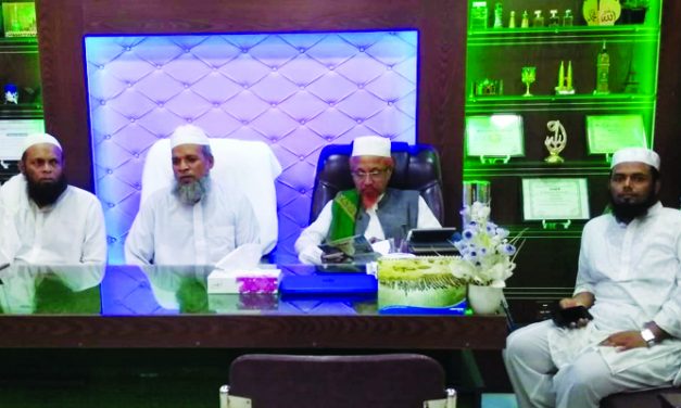ইত্তেহাদ ট্রাভেলস-এর হেড অফিসে উপস্থিত হন খতীবে বাঙ্গাল আল্লমা জুনায়েদ আল হাবীবসহ কেরানীগঞ্জ-এর শীষ উলামায়ে কেরামগণ
