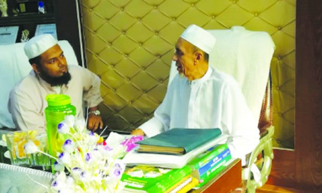 উম্মুল মাদারিস জামিয়া হোসইনিয়া আশরাফুল উলূম বড় কাটারা মাদরাসার প্রশিদ্ধ শাইখুল হাদীস আল্লামা আবুল কালাম সাহেব দা.বা. ইত্তেহাদ ট্রাভেলস-এর হেড অফিসে উপস্থিত হন এবং বিশেষ দুআ পরিচালনা করেন