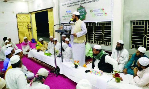 এলাকার বিভিন্ন গণ্যমান্য ব্যাক্তিবর্গের সাথে মতবিনিময় করেন ইত্তেহাদ ট্রাভেলসের ব্যবস্থাপনা পরিচালক মুহাম্মদ নূরে আলম সিদ্দিকী সাহেব