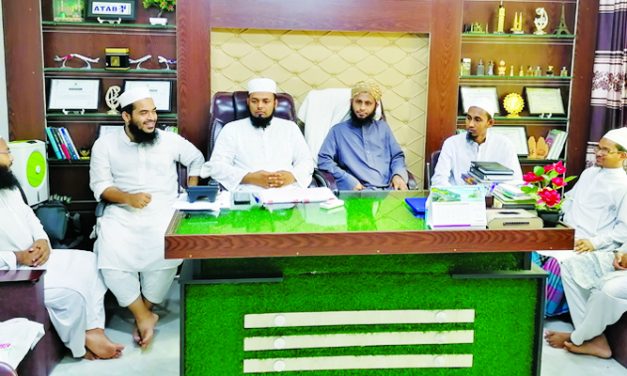 ইত্তেহাদ ট্রাভেলস-এর হেড অফিসে কেরানীগঞ্জ-এর তরুন আলেমদের নিয়ে মতবিনিময় করেন ইত্তেহাদ ট্রাভেলসের ব্যবস্থাপনা পরিচালক মুহাম্মদ নূরে আলম সিদ্দিকী সাহেব