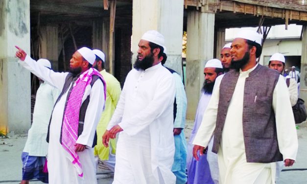 বাতিলের আতঙ্ক আল্লামা মামুনুল হক দা.বা. এবং ইত্তেহাদ ট্রাভেলস-এর প্রতিষ্ঠাতা চেয়ারম্যান মাওলানা আমিনুল হাসান সিদ্দিকী দা.বা.- ও ইত্তেহাদ ট্রাভেলস-এর ব্যবস্থাপনা পরিচালক মুহাম্মদ নুরে আলম সিদ্দিকীসহ বিভিন্ন উলামায়ে কেরামগণ মাওলানা আমিনুল হাসান সিদ্দিকী দা.বা. প্রতিষ্টিত মাদরাসা পরির্দশন করেন