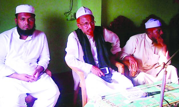 খতীবে বাঙ্গাল আল্লমা জুনায়েদ আল হাবীব দা.বাা.-এর সাথে ইত্তেহাদ ট্রাভেলস-এর ব্যবস্থাপনা পরিচালক মুহাম্মদ নুরে আলম সিদ্দিকী