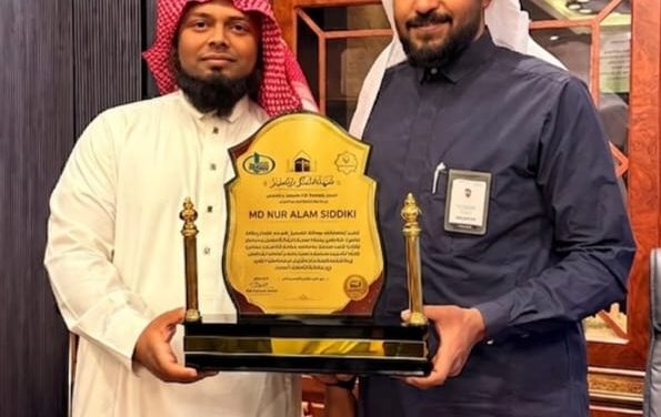 হজ্বযাত্রীদের উন্নত সেবা প্রদান করায় সৌদি মুয়াল্লিম দলিল জাওয়ার কর্তৃক সম্মাননা ক্রেস্ট গ্রহন করেন, ইত্তেহাদ এয়ার ট্রাভেলস এর পরিচালক মুহাম্মদ নূরে আলম সিদ্দিকী